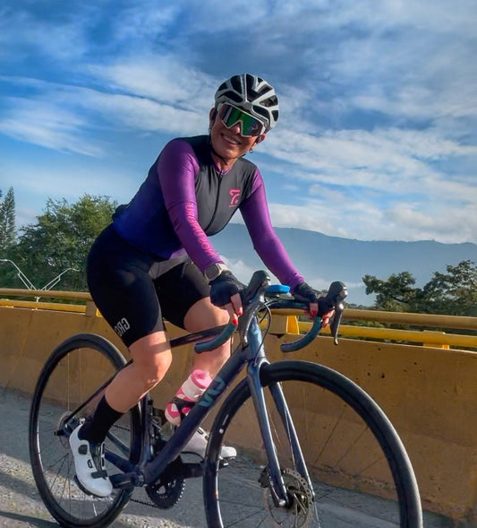 Cómo mejorar el rendimiento en la bicicleta: Estrategias para ciclistas mujeres