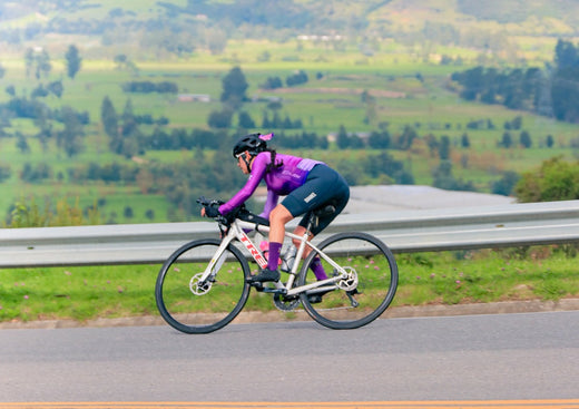 ¿Cómo manejar la menstruación mientras practicas ciclismo? Consejos y productos clave para sentirte cómoda en la ruta