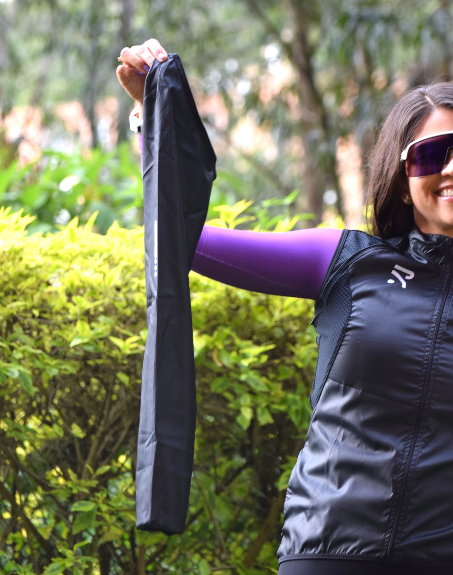 Chaqueta Cortavientos Convertible en Chaleco Negra Femenina | Práctica y Funcional